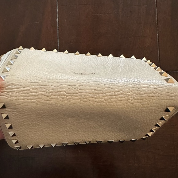 Valentino Garavani Rockstud Wallet in Ivory - Picture 8 of 8